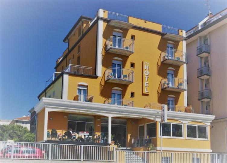 Hotel Berenice Rimini Exterior photo
