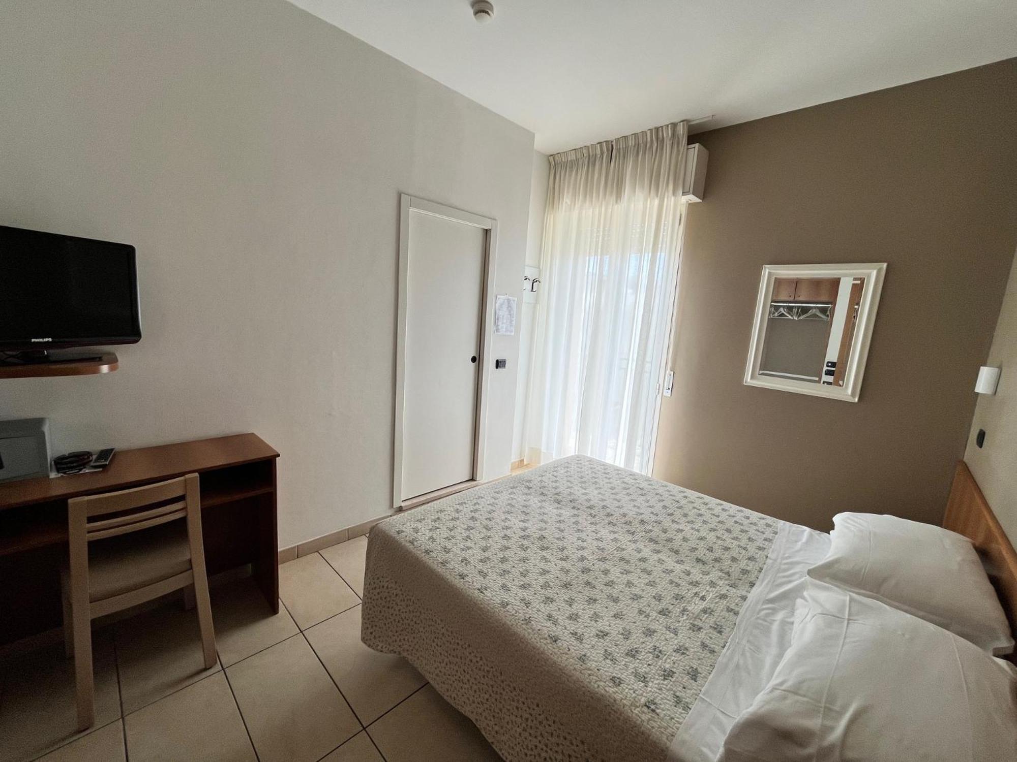 Hotel Berenice Rimini Exterior photo