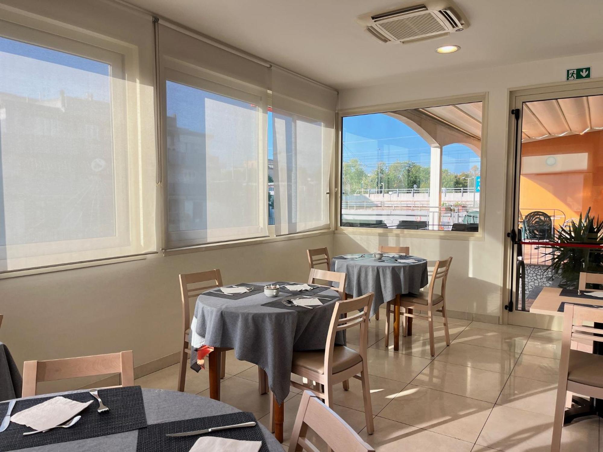 Hotel Berenice Rimini Exterior photo