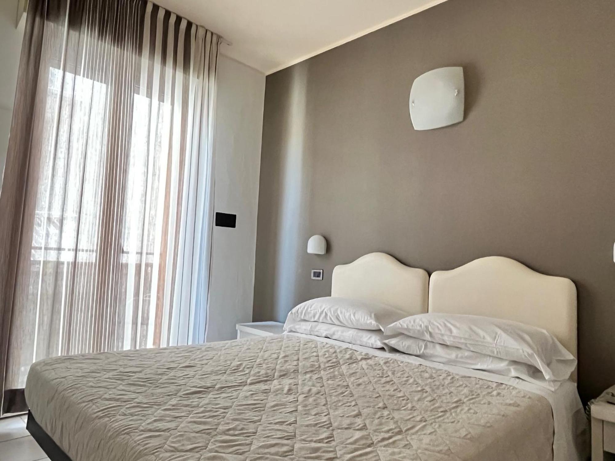 Hotel Berenice Rimini Exterior photo