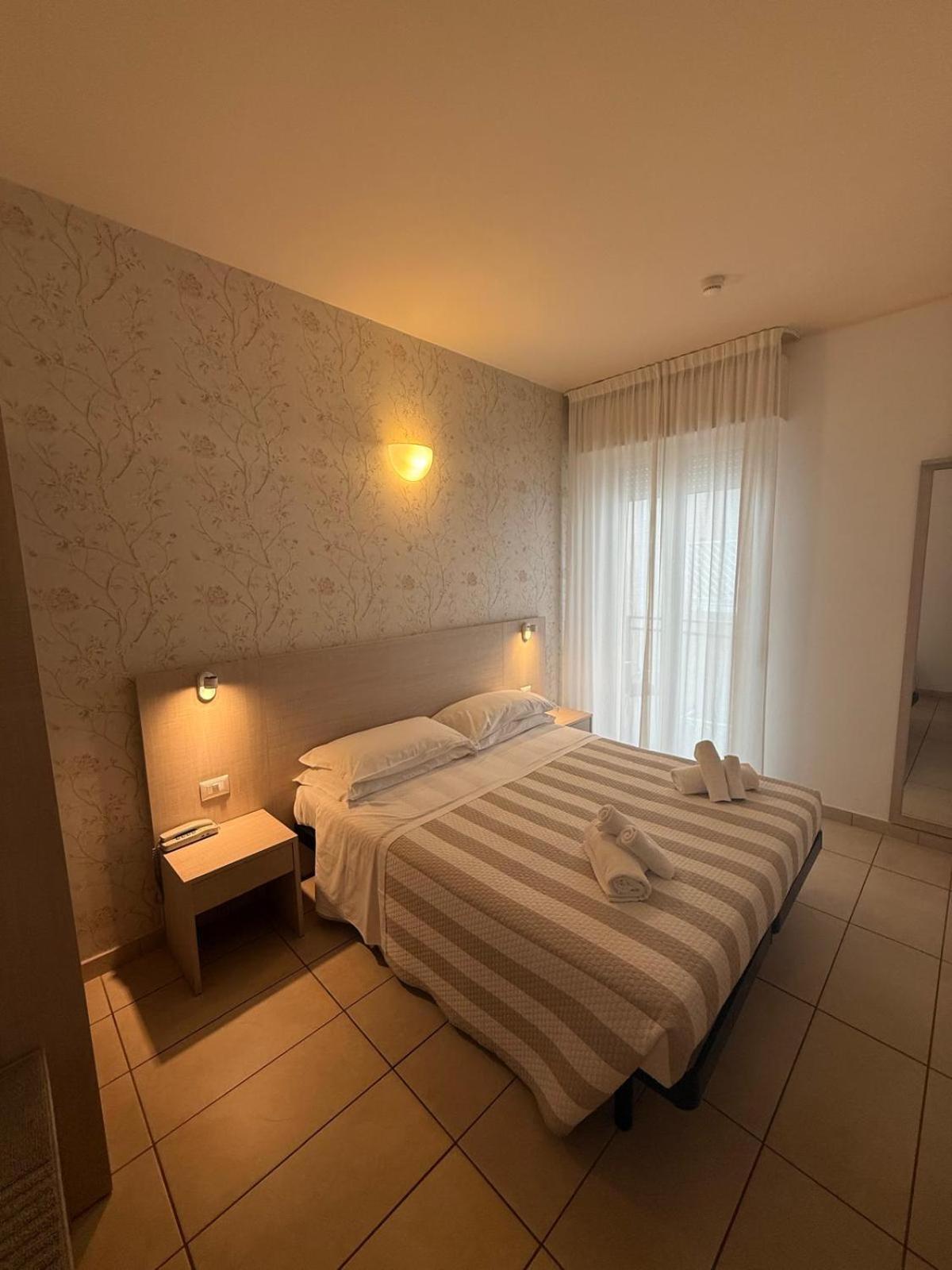Hotel Berenice Rimini Exterior photo