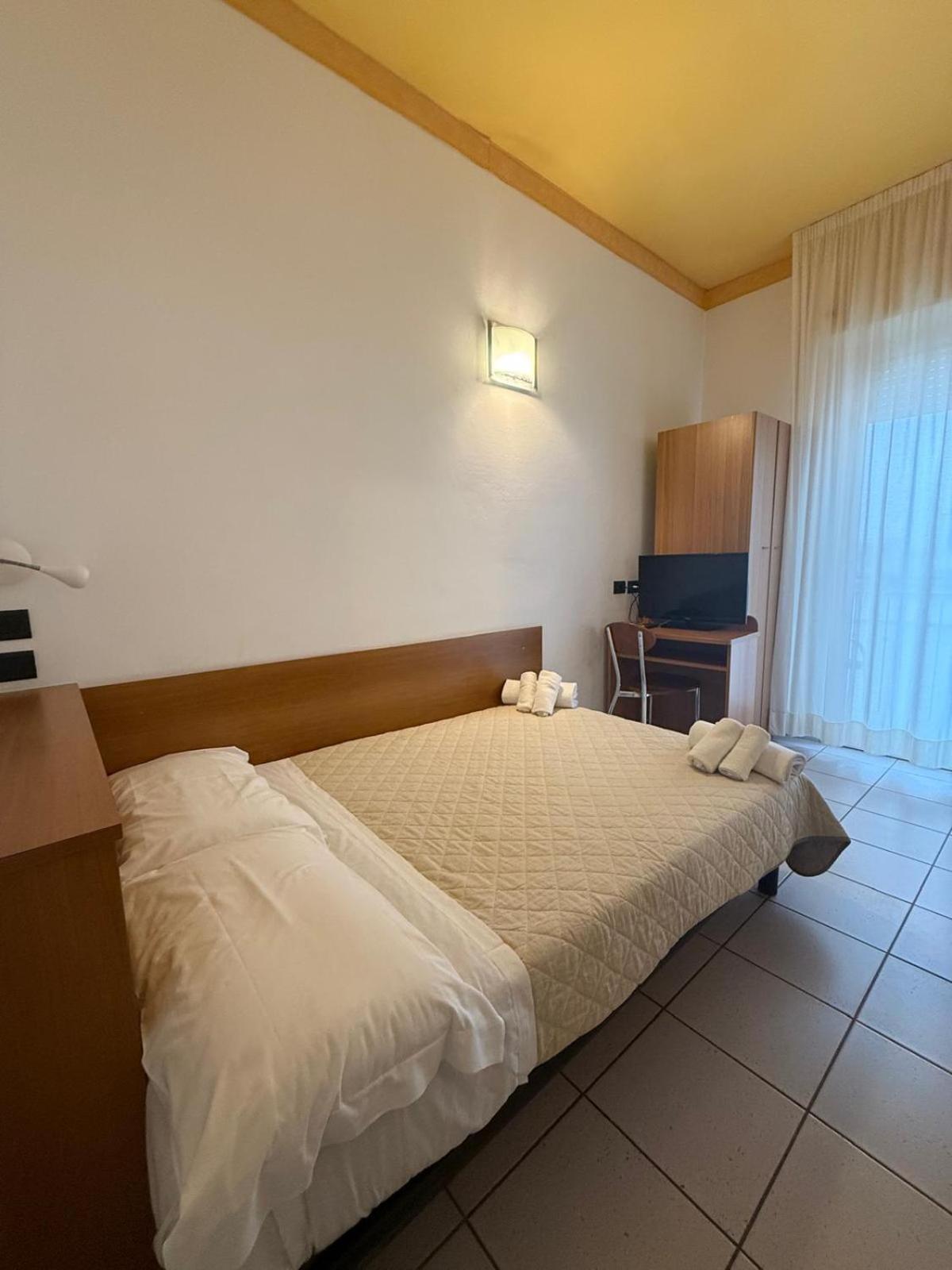 Hotel Berenice Rimini Exterior photo