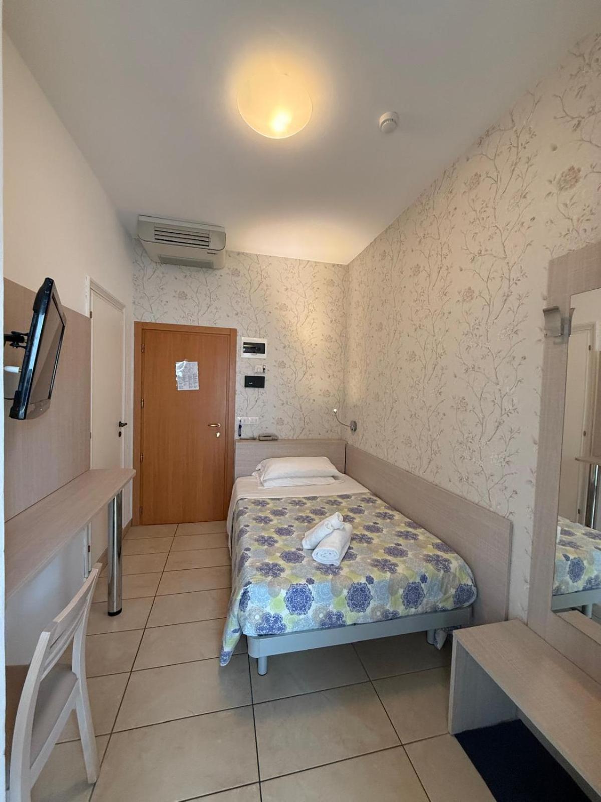 Hotel Berenice Rimini Exterior photo